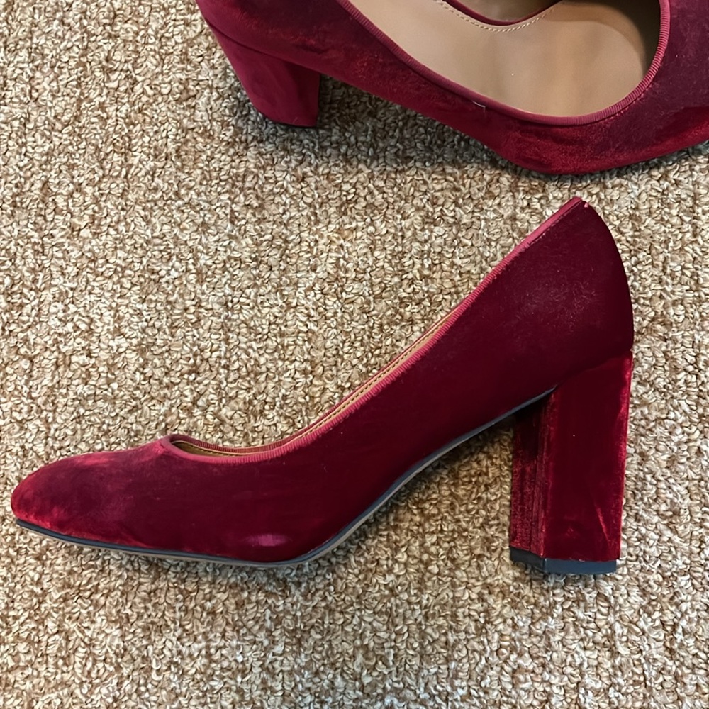 Red shoes - Picture 2 of 3
